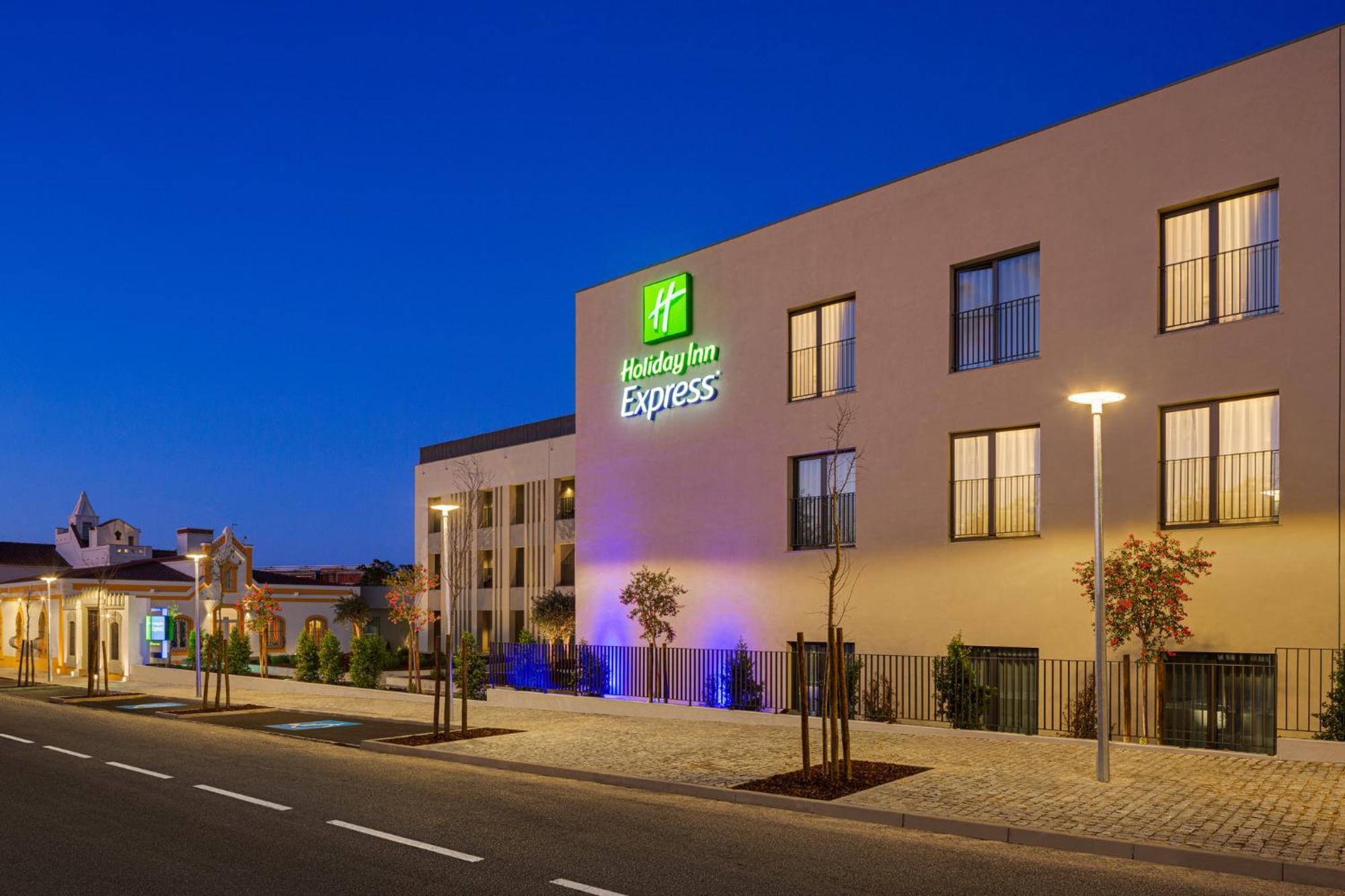 Holiday Inn Express Evora By Ihg Exteriör bild
