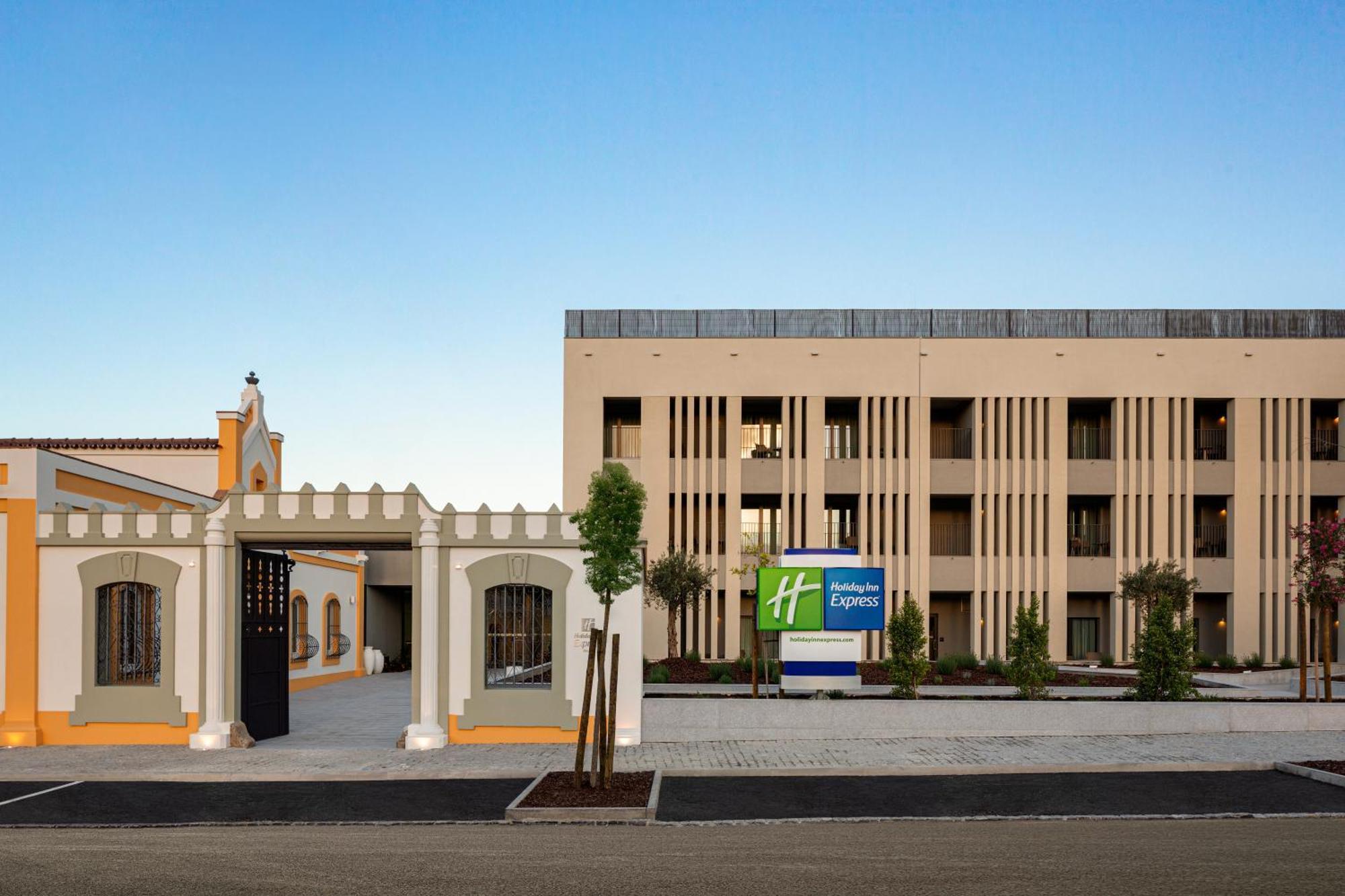 Holiday Inn Express Evora By Ihg Exteriör bild